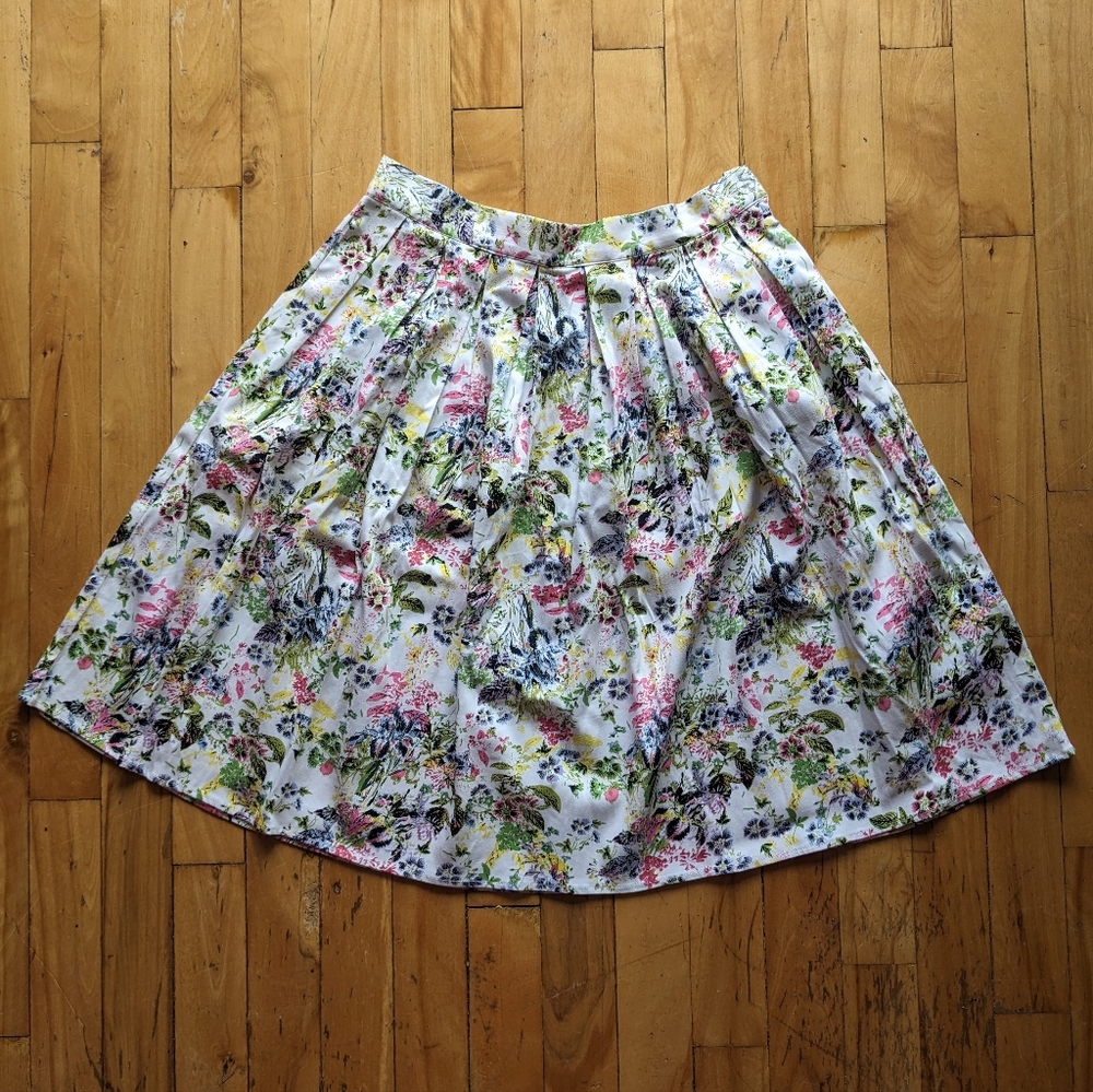 Miss Lulo Skirt, US size medium with various flowers & plants in pastel colours
